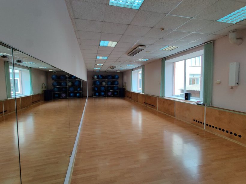 Танцевальный зал клуба